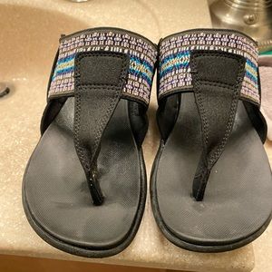 Bearpaw flip flops size 7